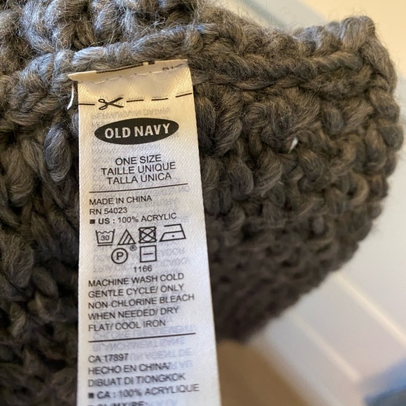 Old Navy Grey infinity scarf - Picture 4 of 4